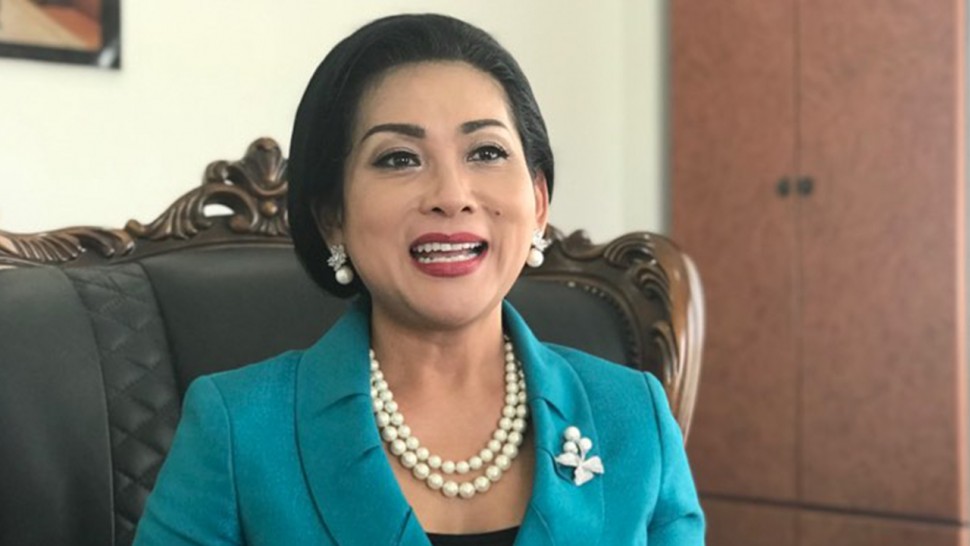 អម្ពរ ទេវី ប្រាប់គន្លឹះតុបតែងមុខទសវត្សរ៍ ៩០ ធានាថាតារាស្រីសម័យឥឡូវមិនមានប្រើ - Sabay News